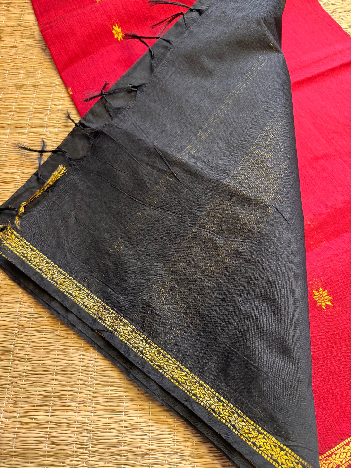 Red-Black Maheshwari Cotton Saree