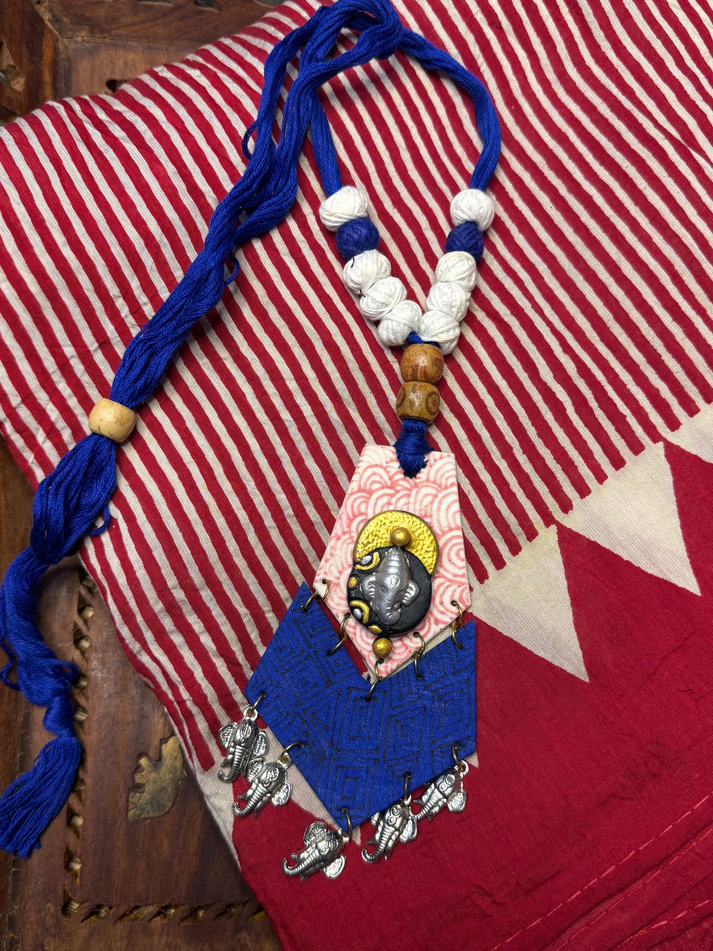 Hand Painted Thread Jewellery (T2608)