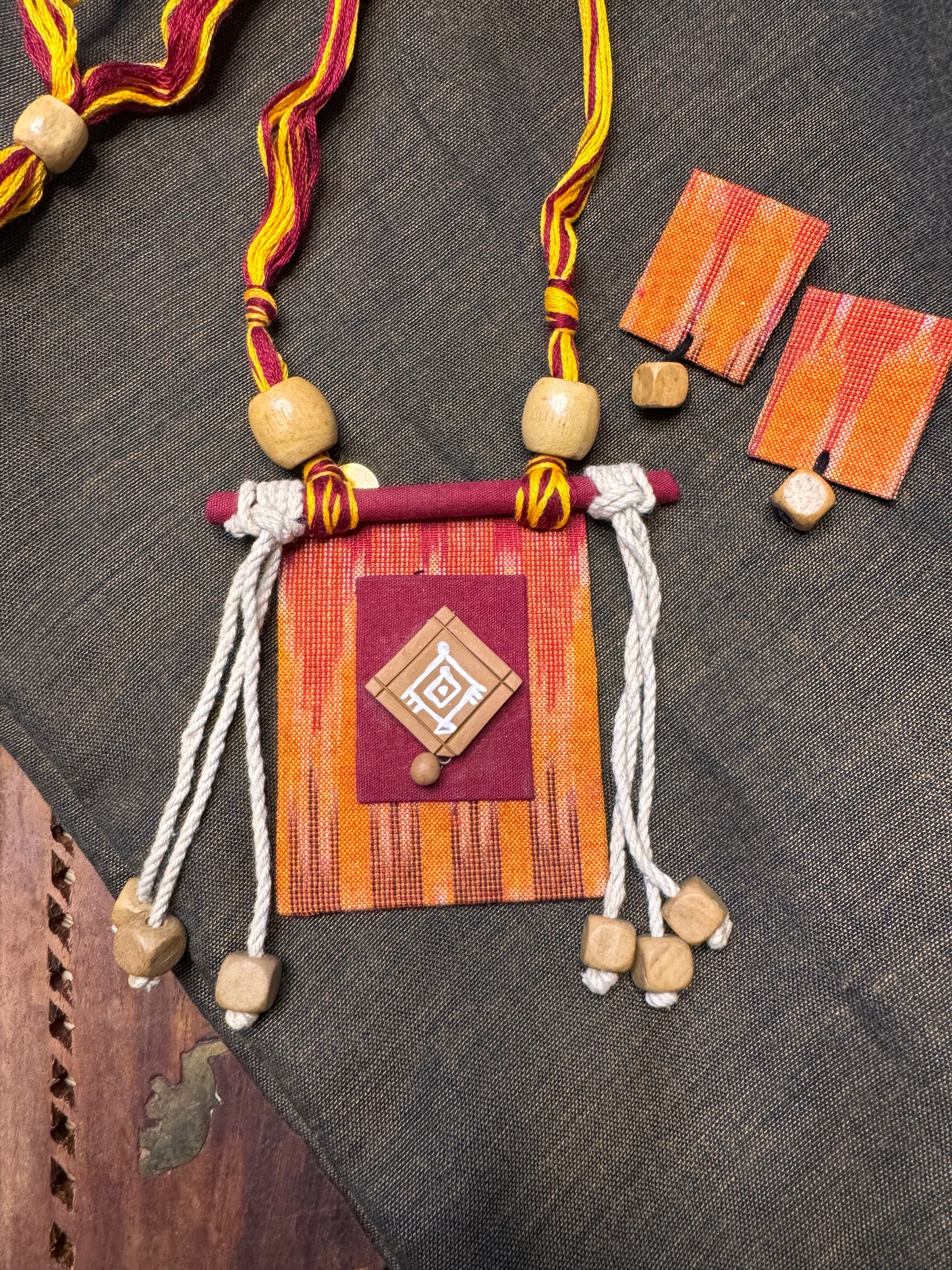 Hand Painted Thread Jewellery (T2623)