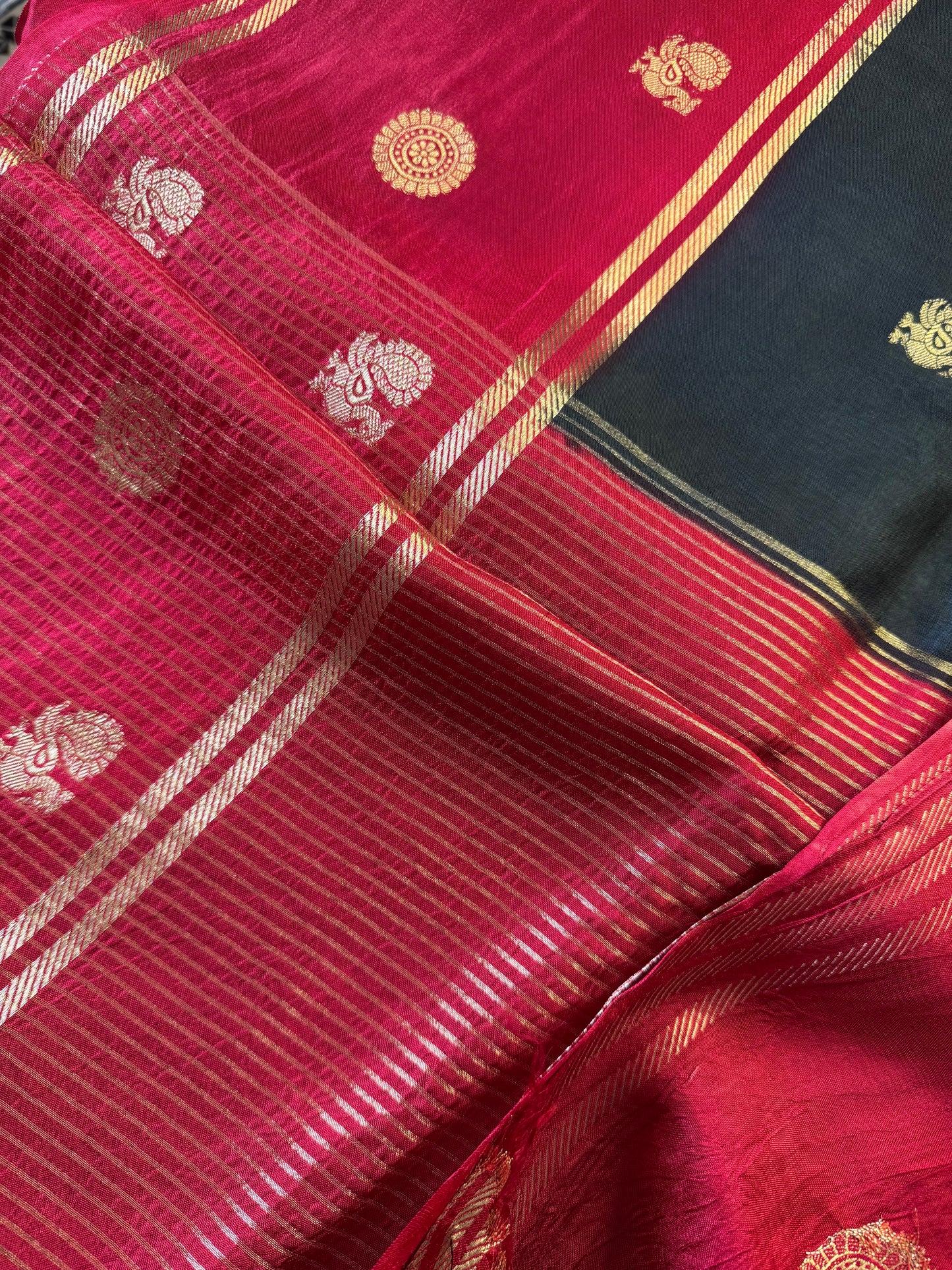 Black Red Mayil Butta Pure Viscose Saree