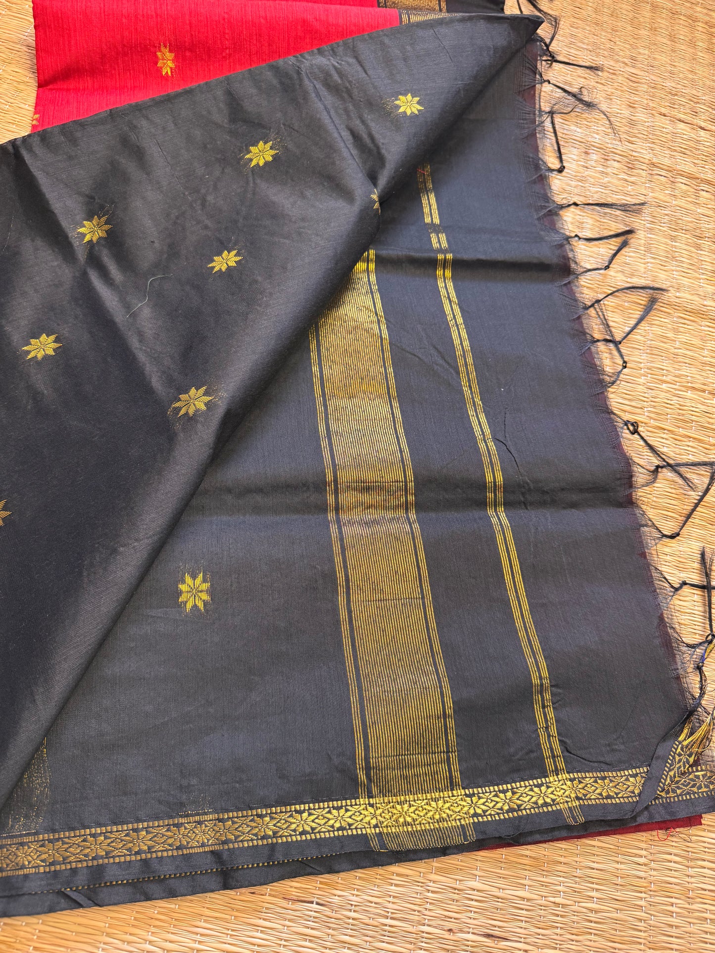 Red-Black Maheshwari Cotton Saree