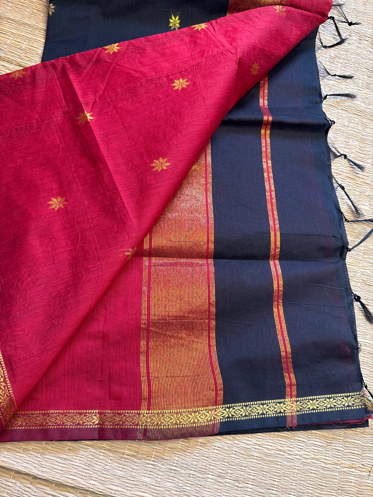 Black-Red Maheshwari Cotton Saree