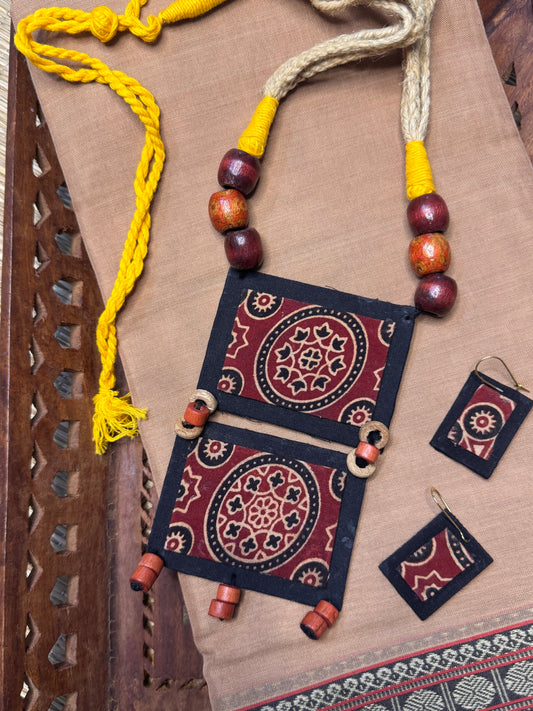 Hand painted Thread Jewellery (T2601)
