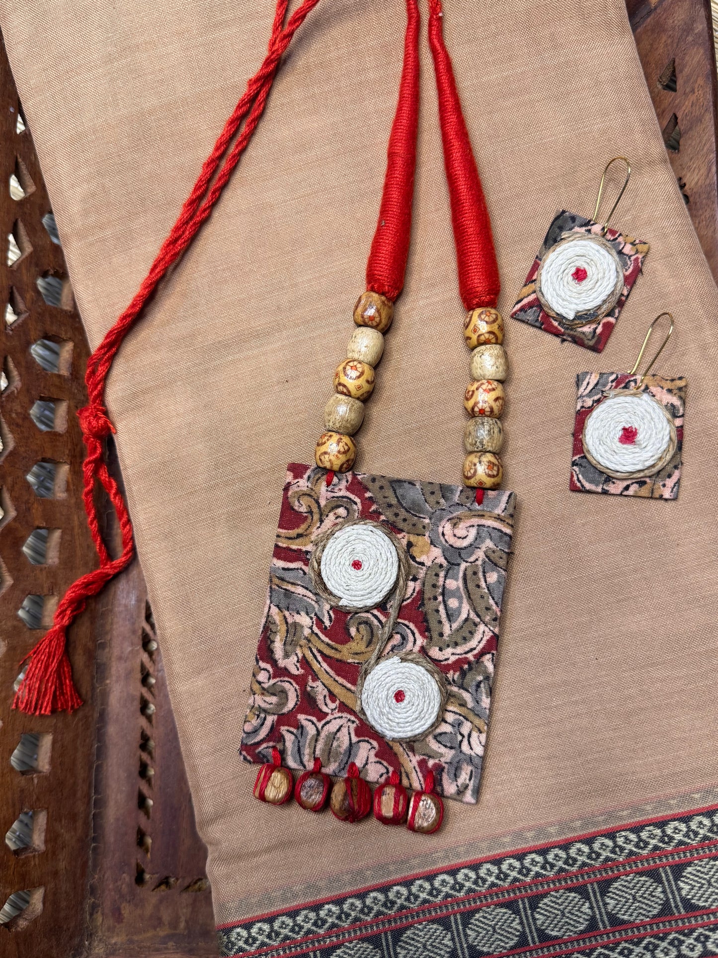 Hand painted Thread Jewellery (T2602)