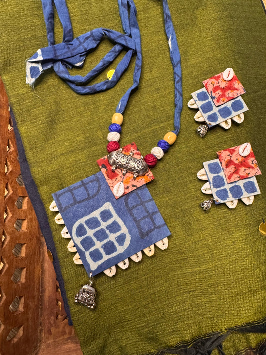 Hand Painted Thread Jewellery (T2612)