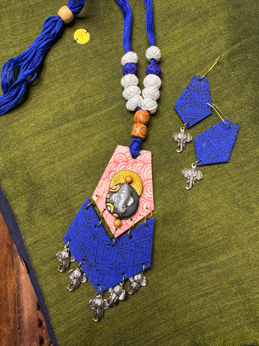 Hand Painted Thread Jewellery (T2614)