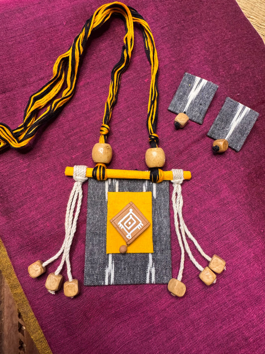 Hand Painted Thread Jewellery (T2617)