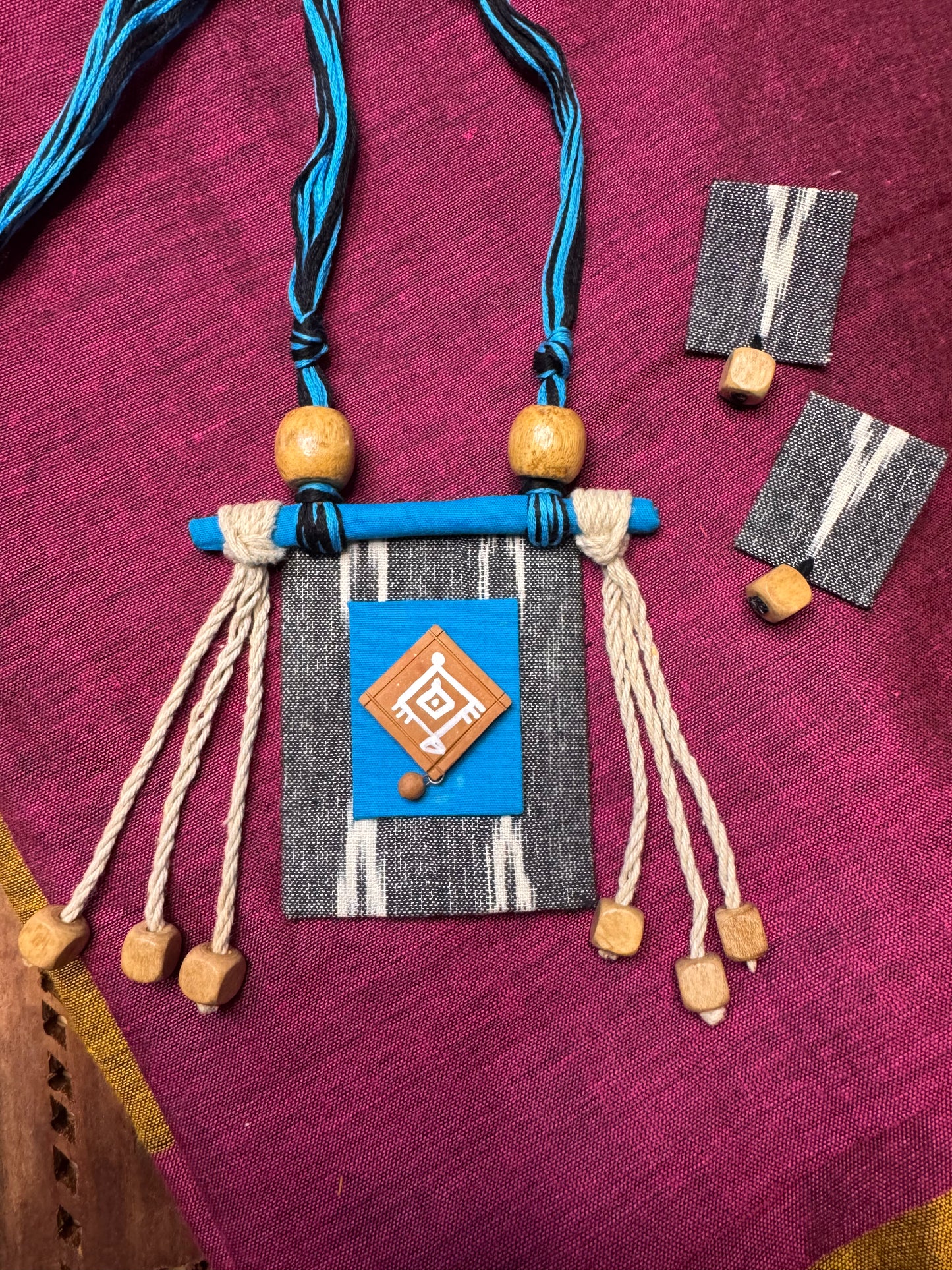 Hand Painted Thread Jewellery (T2620)