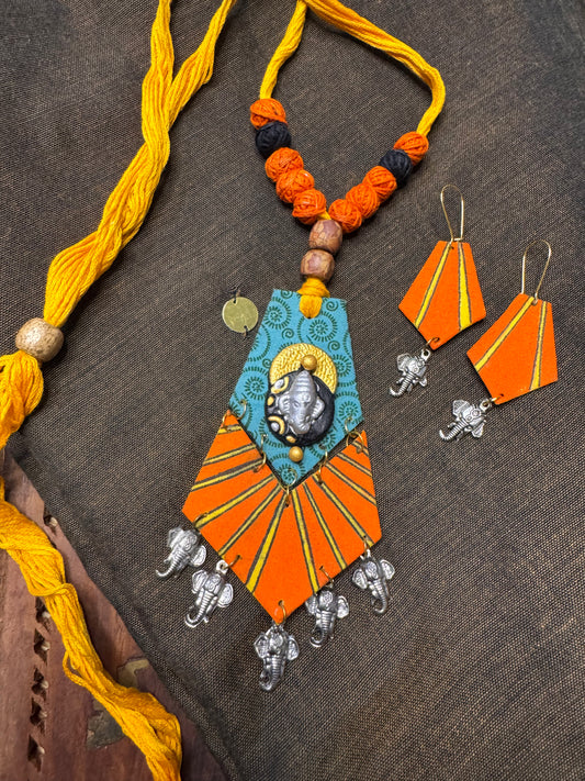 Hand Painted Thread Jewellery (T2621)