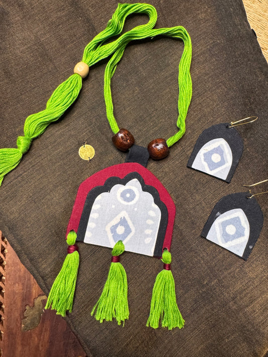 Hand Painted Thread Jewellery (T2622)