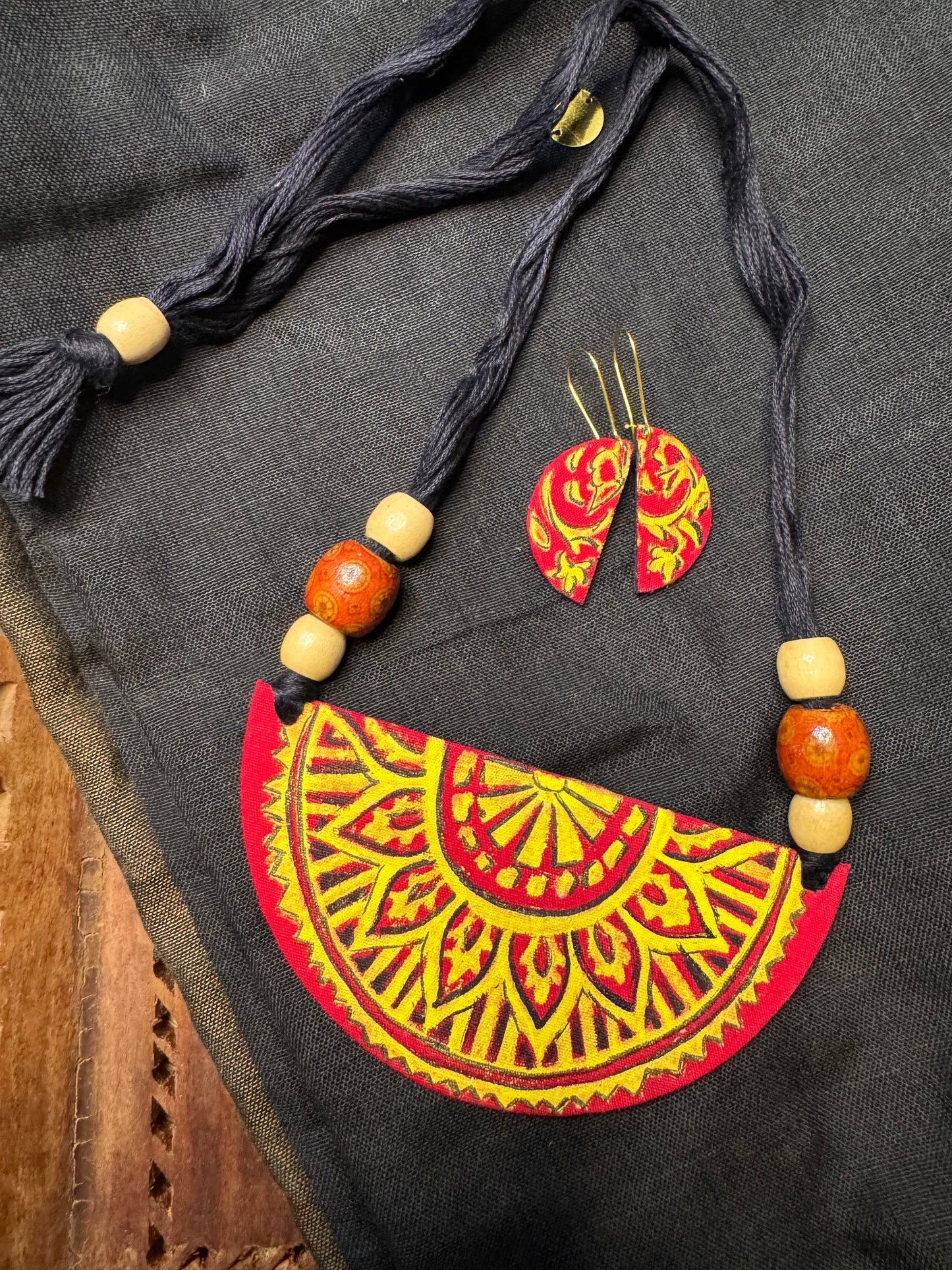 Hand Painted Thread Jewellery (T2626)
