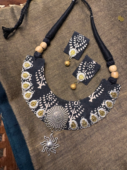 Hand Painted Thread Jewellery (T2627)
