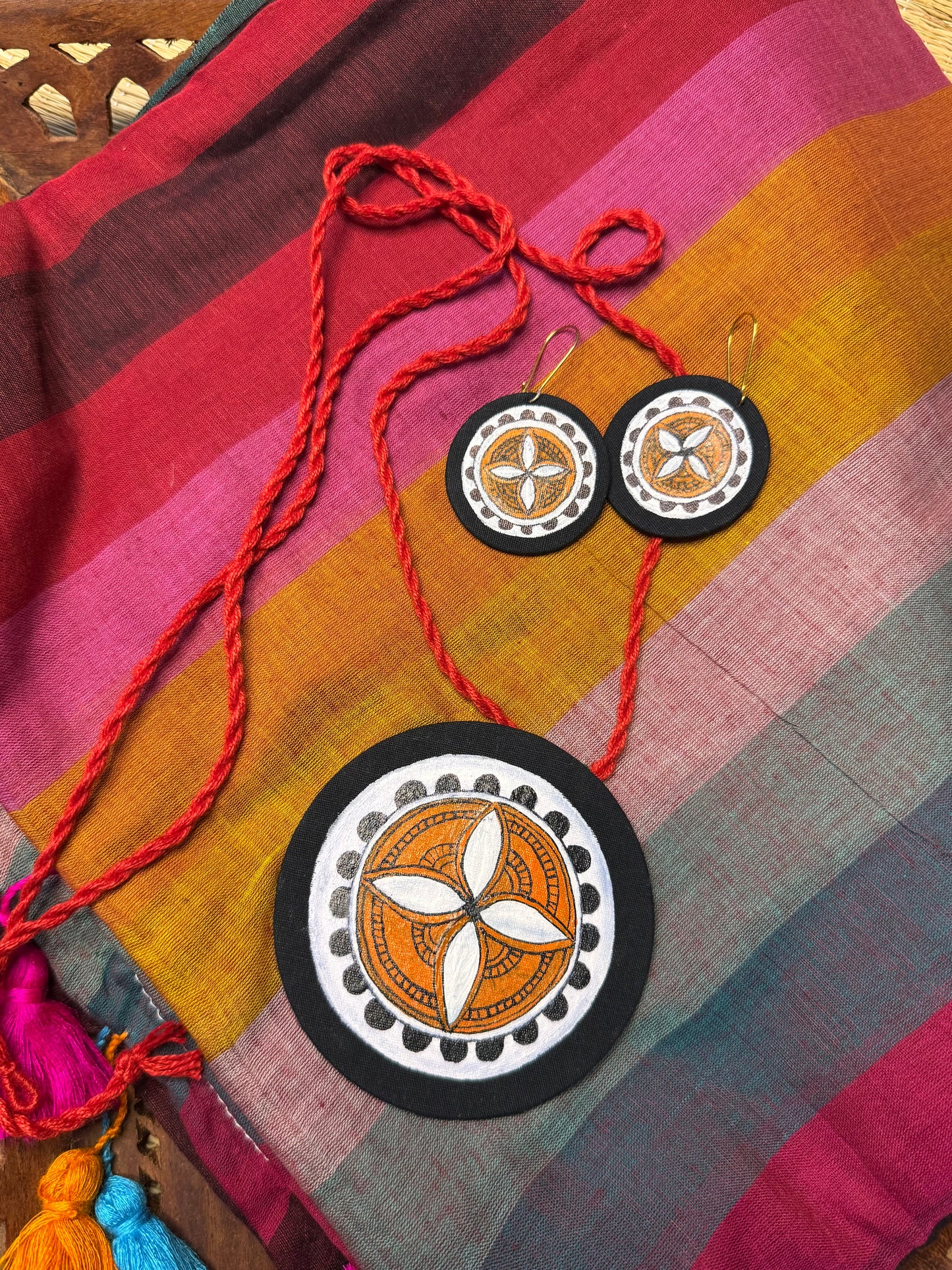 Hand Painted Thread Jewellery (T2629)