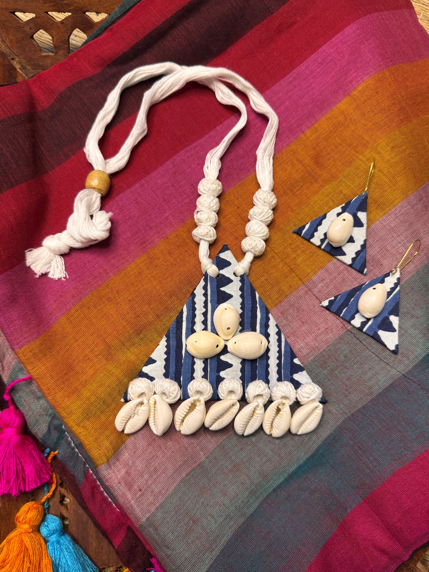 Hand Painted Thread Jewellery (T2630)