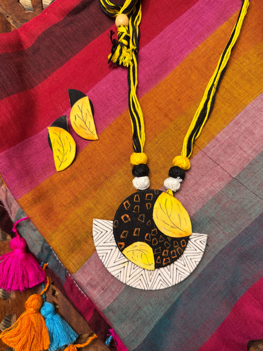 Hand Painted Thread Jewellery (T2631)