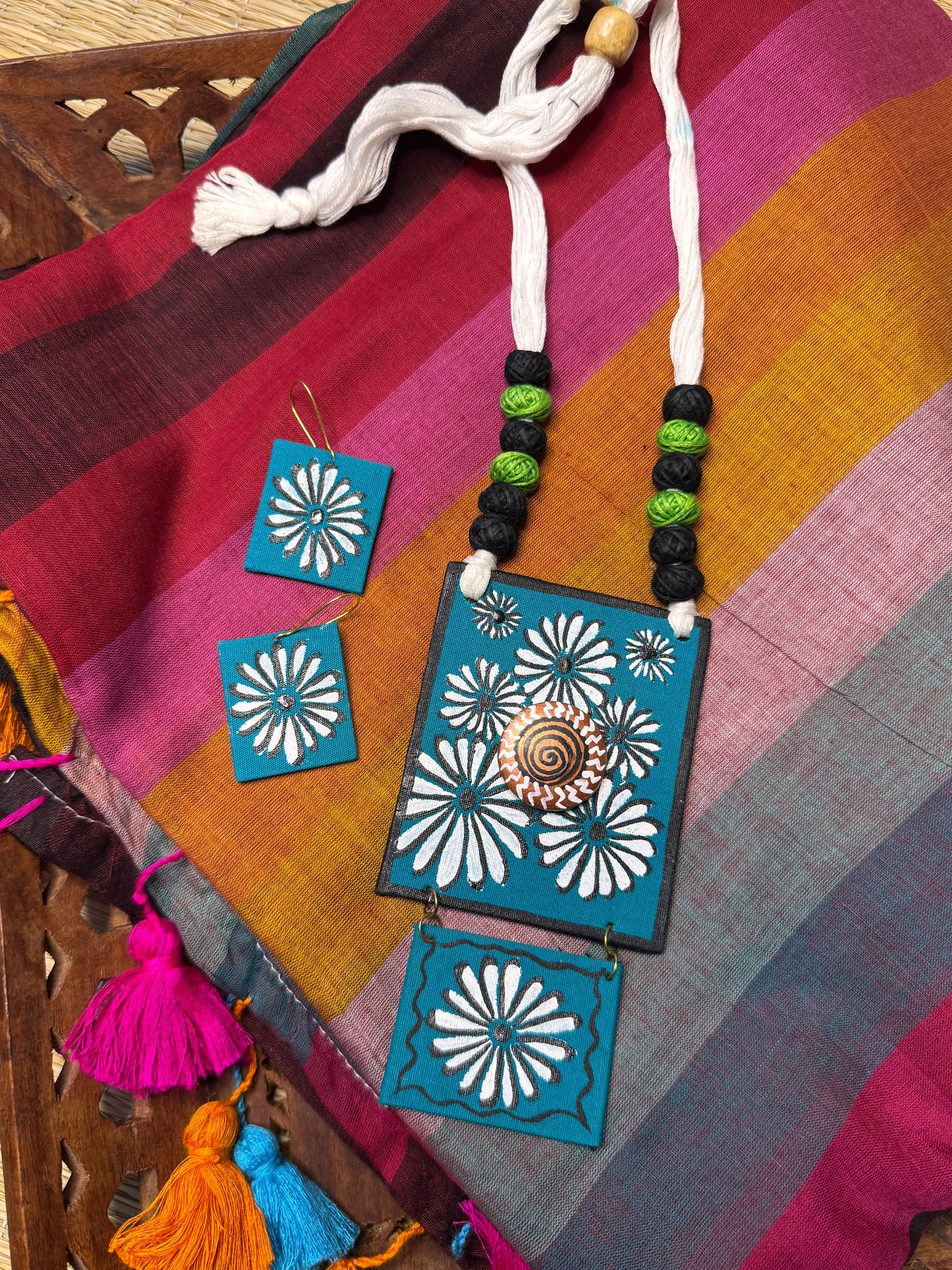 Hand Painted Thread Jewellery (T2632)