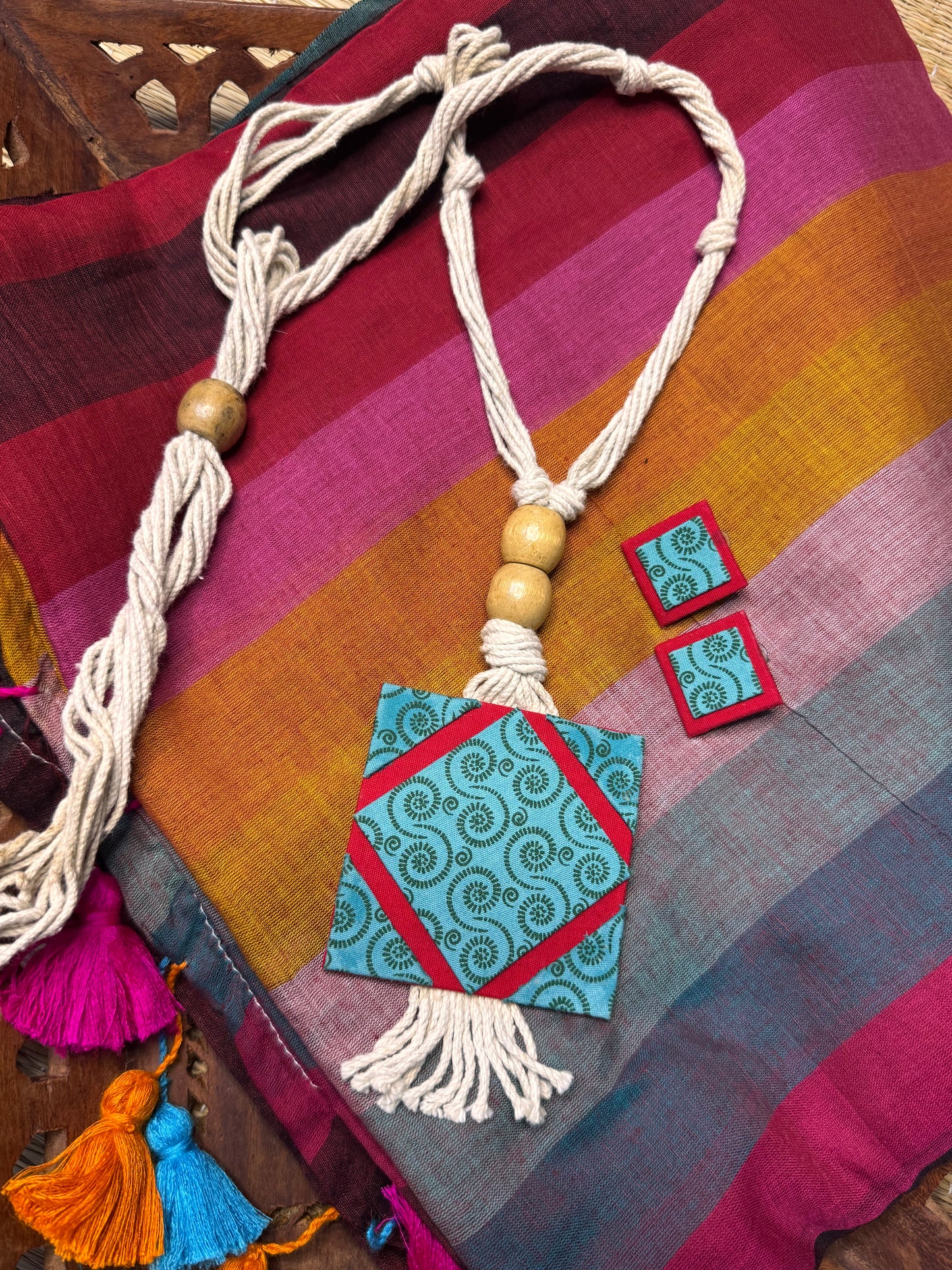 Hand Painted Thread Jewellery (T2633)