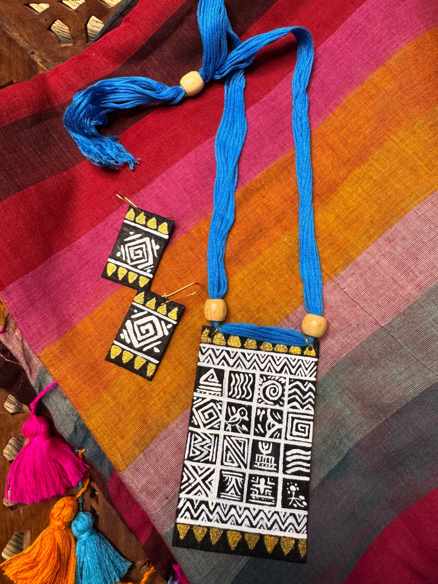 Hand Painted Thread Jewellery (T2634)