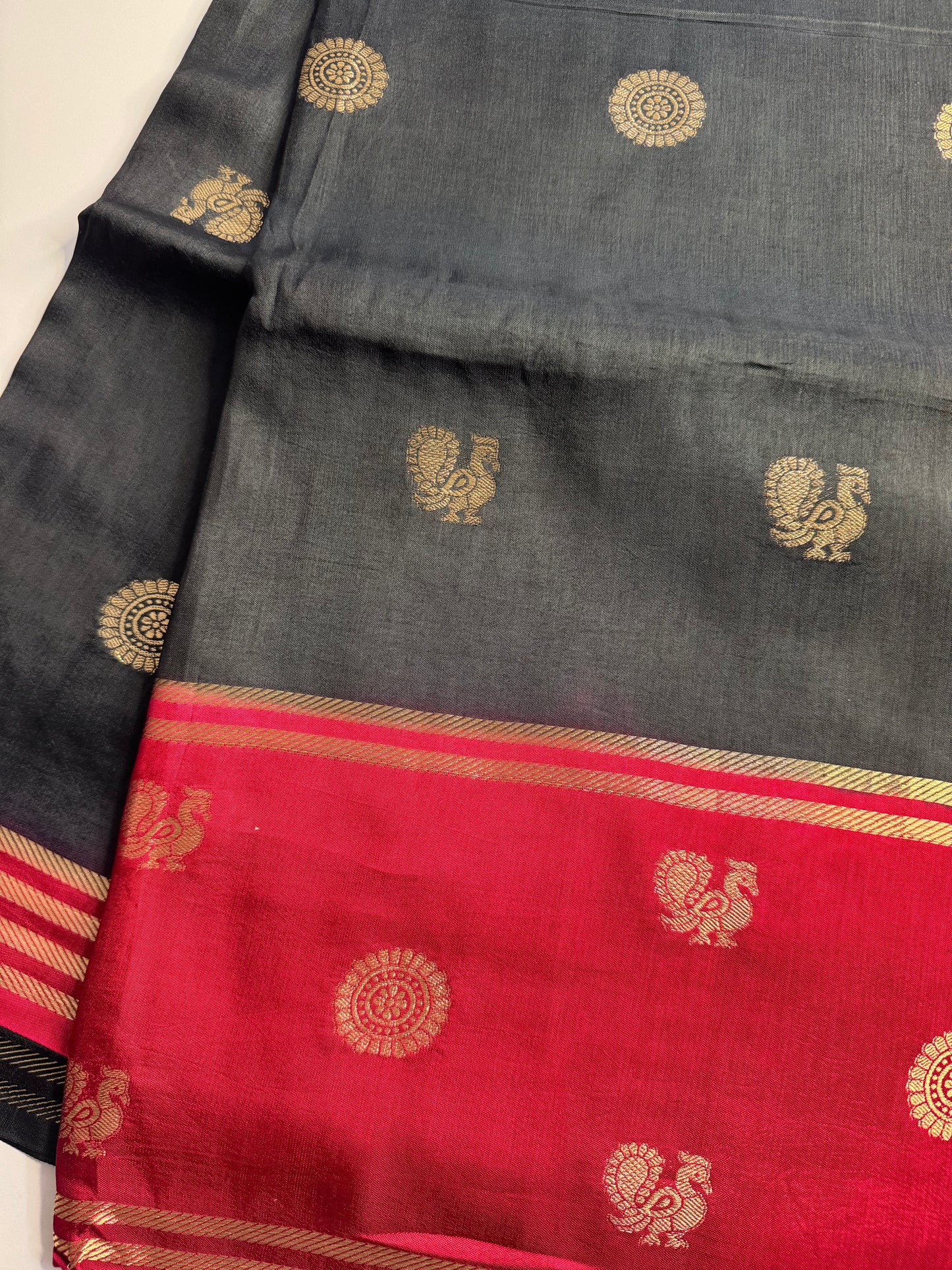 Black Red Mayil Butta Pure Viscose Saree